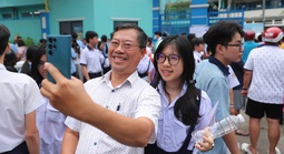 Kết thúc môn thi ngữ văn, nhiều thí sinh tự tin "bỏ túi" 8 điểm