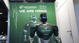 Lần đầu ra mắt robot hình người, công ty của tỉ phú Phạm Nhật Vượng gây chú ý tại 2 sự kiện lớn