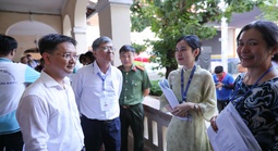 Bắt đầu thi tốt nghiệp THPT: Lãnh đạo TPHCM đến điểm thi động viên thí sinh