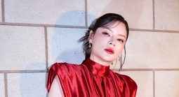 Diễn viên Nguyễn Công Nương biến hóa rạng rỡ trên thảm đỏ ra mắt "Lầu Chú Hỏa"