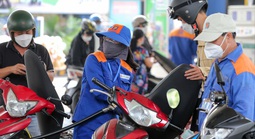 Giá xăng dầu đồng loạt giảm, dầu diesel rẻ hơn gần 1.000 đồng/lít
