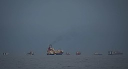 Iran tuyên bố đóng Hormuz, đẩy lùi tiêm kích F-16 của Mỹ