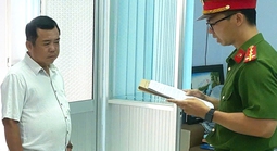 Khởi tố một cựu hiệu trưởng cùng 2 thuộc cấp