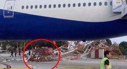 Kinh hoàng máy bay Boeing 777 chở 267 khách va chạm cột radar