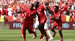 Siêu dự bị tỏa sáng, chủ nhà Canada có điểm đầu tiên tại World Cup