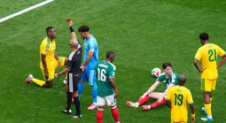 “Mưa thẻ đỏ”, chưa vội trách trọng tài ngày khai màn World Cup 2026