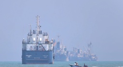 Iran rò rỉ "thỏa thuận với Mỹ", yêu cầu 300 tỉ USD tái thiết