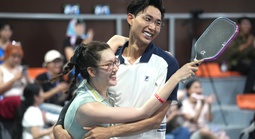 Giải pickleball Báo Người Lao Động: Thúy Ngân - Hữu Long đoạt giải nhất cặp đôi nam nữ nghệ sĩ