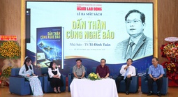 Nhà báo Tô Đình Tuân ra mắt sách "Dấn thân cùng nghề báo"