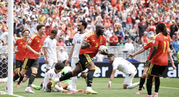 Lukaku tái xuất, Bỉ thoát hiểm trước Ai Cập