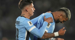 Chuyến bay chở tuyển Uruguay không được phép vào Mỹ