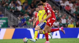 Thụy Điển thị uy sức mạnh, tiếp tục bất bại trận mở màn World Cup