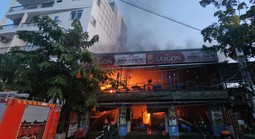 Quán nhậu ở Nha Trang bốc cháy dữ dội