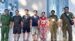 Tạm giữ 4 đối tượng chặn đường, dùng dao uy hiếp người phụ nữ ở TPHCM