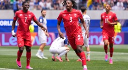 Thụy Sĩ thắng đậm Bosnia & Herzegovina, rộng cửa vào vòng knock-out World Cup