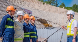 Lựa chọn công việc không nên chỉ dựa trên mức lương hiện tại, mà cần nhìn về cơ hội phát triển