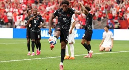 Qatar vỡ trận, Canada thắng đậm trận đầu tiên ở World Cup