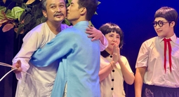 NSND Hữu Quốc xúc động khi con trai – đạo diễn Đình Phong thành công với "Diều ơi"