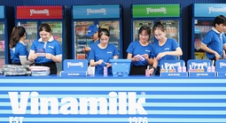 Vinamilk cùng trẻ em tận hưởng ngày hội mùa hè tại Phú Mỹ Hưng