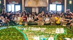 Sợ lỡ cơ hội mua nhà phố TP HCM giá hời trước 1-7, hàng ngàn người đặt chỗ ngay trên livestream