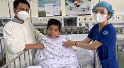 Hơn 10 giờ giành giật sự sống cứu bé trai bị ô tô cán qua người
