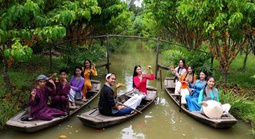Miệt vườn hút khách dịp hè