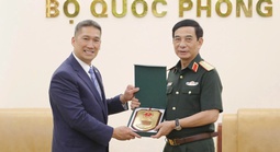 Đại tướng Phan Văn Giang tiếp Quyền Bộ trưởng Bộ Hải quân Mỹ Hùng Cao