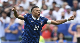 World Cup 2026: Trận Pháp - Iraq tạm hoãn hiệp 2 vì thời tiết