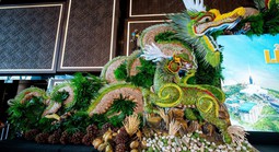 Trổ tài tạo hình trái cây chủ đề Phật giáo, các nghệ nhân khiến khách đến núi Bà Đen ngỡ ngàng