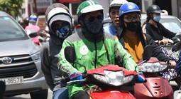 Vì sao chưa đưa tài xế xe công nghệ, shipper vào diện đóng bảo hiểm bắt buộc?