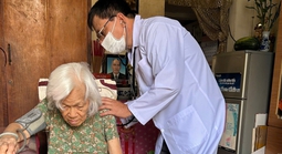 TPHCM: Thí điểm khám chữa bệnh BHYT tại nhà