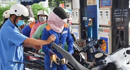Đề xuất tiếp tục giảm thuế xăng dầu đến hết tháng 9