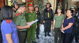 Bắt người phụ nữ kích động, tổ chức tụ tập đông người kéo tới trụ sở chính quyền gây rối