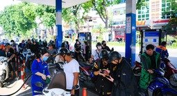 Giá xăng dầu lại đồng loạt giảm sâu, có loại gần 1.700 đồng/lít