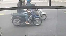 TPHCM: Cướp giật dây chuyền đem về đưa cho mẹ ruột bán
