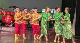 NSƯT Huỳnh Nhật Danh tạo dấu ấn với chương trình “Cầm Thi Giang - Dòng phù sa mới”