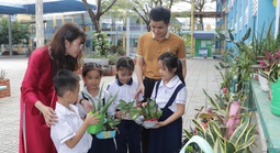 Chung tay phân loại rác, vun đắp tương lai xanh