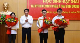 Khen thưởng học sinh đoạt giải Kỳ thi Olympic Châu Á - Thái Bình Dương