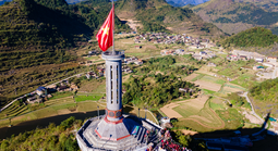 Bay cao cùng non sông gấm vóc