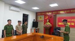 Khởi tố người đàn ông sử dụng chứng chỉ giả để hành nghề lái máy xúc