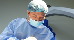 Tưởng “nháy mắt vô hại”, ngờ đâu là cuộc xung đột giữa mạch máu và dây thần kinh