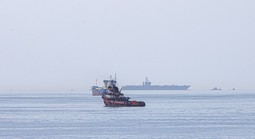 Iran nổ súng cảnh cáo tàu khu trục Mỹ, Lầu Năm Góc chặn tàu ở Ấn Độ Dương