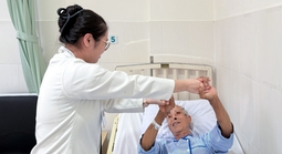Cụ ông ở Cần Thơ thoát chết nhờ được đưa đến bệnh viện trong “giờ vàng”