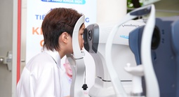 Ngoài đèn học, đâu là nguyên nhân khiến trẻ bị cận thị?