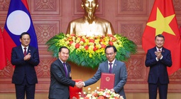Thủ tướng Lê Minh Hưng và Thủ tướng Lào chứng kiến ký 4 văn kiện hợp tác