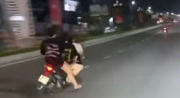 3 thiếu nữ đi xe máy lạng lách, đánh võng trên đường