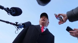 Ông Donald Trump yêu cầu Israel "dừng tay" sau đòn trả đũa của Iran