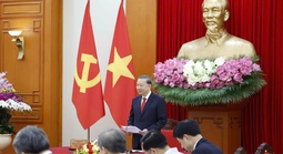 Lý luận phải soi đường, dẫn dắt thực tiễn phát triển