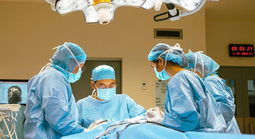 Nam thanh niên Campuchia vượt hàng trăm cây số sang Việt Nam cấp cứu