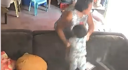 VIDEO: Người bà lao nhanh trong động đất Philippines, lấy thân mình bảo vệ cháu